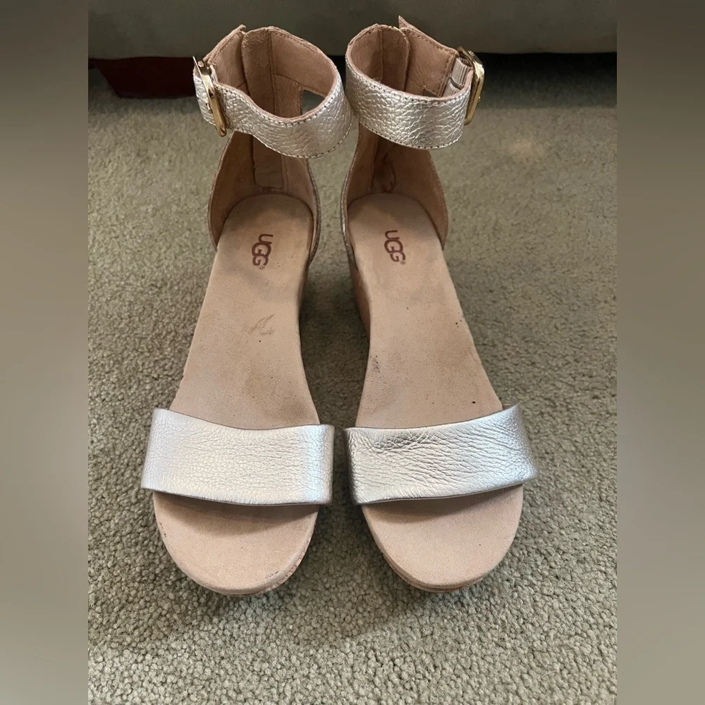 UGG Ankle Strap Sandals Size 7.5 Gold Leather Cork Heel Comfort Shoes